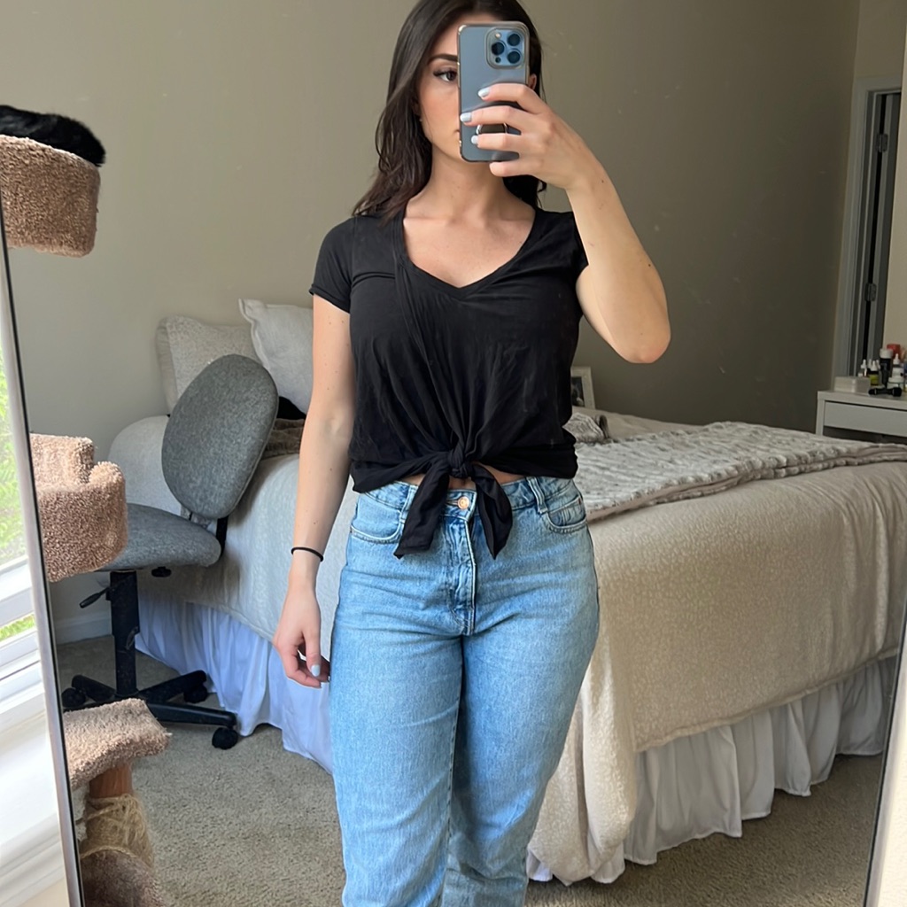 Lululemon Cropped Knotted Tee